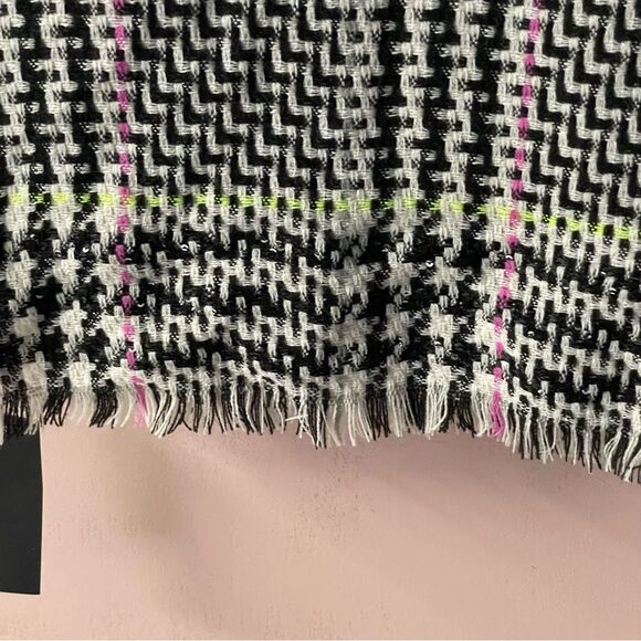 Steve Madden NWT Cream/Black/Yellow/Pink Houndstooth Sequin Frayed Blanket Scarf - Picture 6 of 10